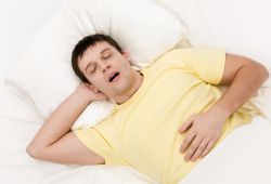 Из-за апноэ во сне люди чаще умирают от рака